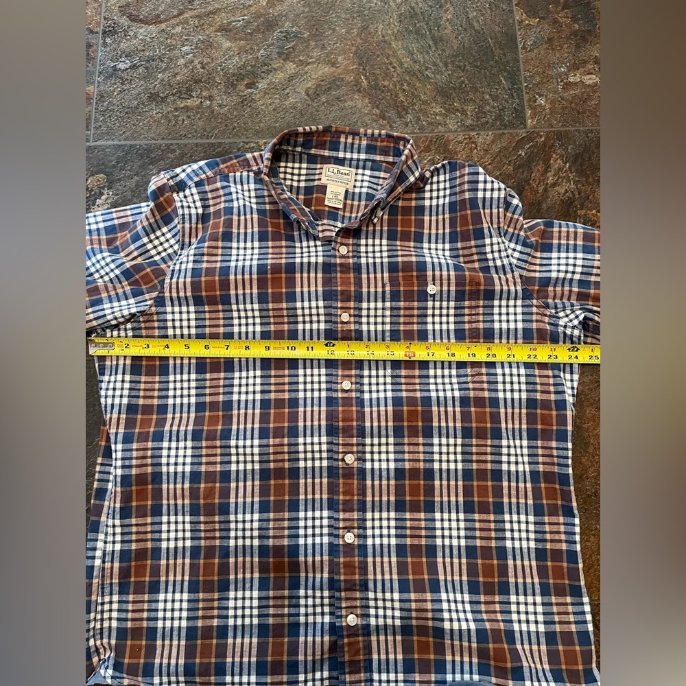 L.L. Bean men’s untuck slightly fitted cotton chambray button down shirt. Large - Picture 7 of 9